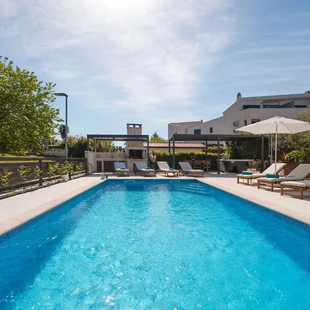Mala 1 Mit Pool