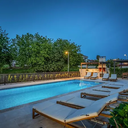 Mala 1 Mit Pool Appartement Funtana