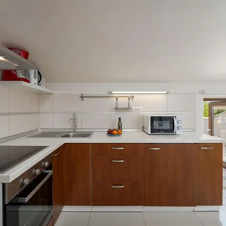 Apartment Mala 1 Mit Pool Funtana