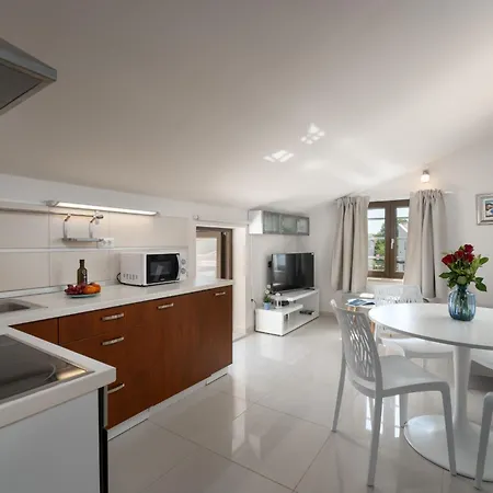 Mala 1 Mit Pool Apartment *